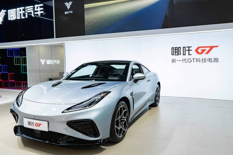 东莞119哪吒汽车在智能汽车领域的表现，领途汽车在新能源汽车市场中的影响力